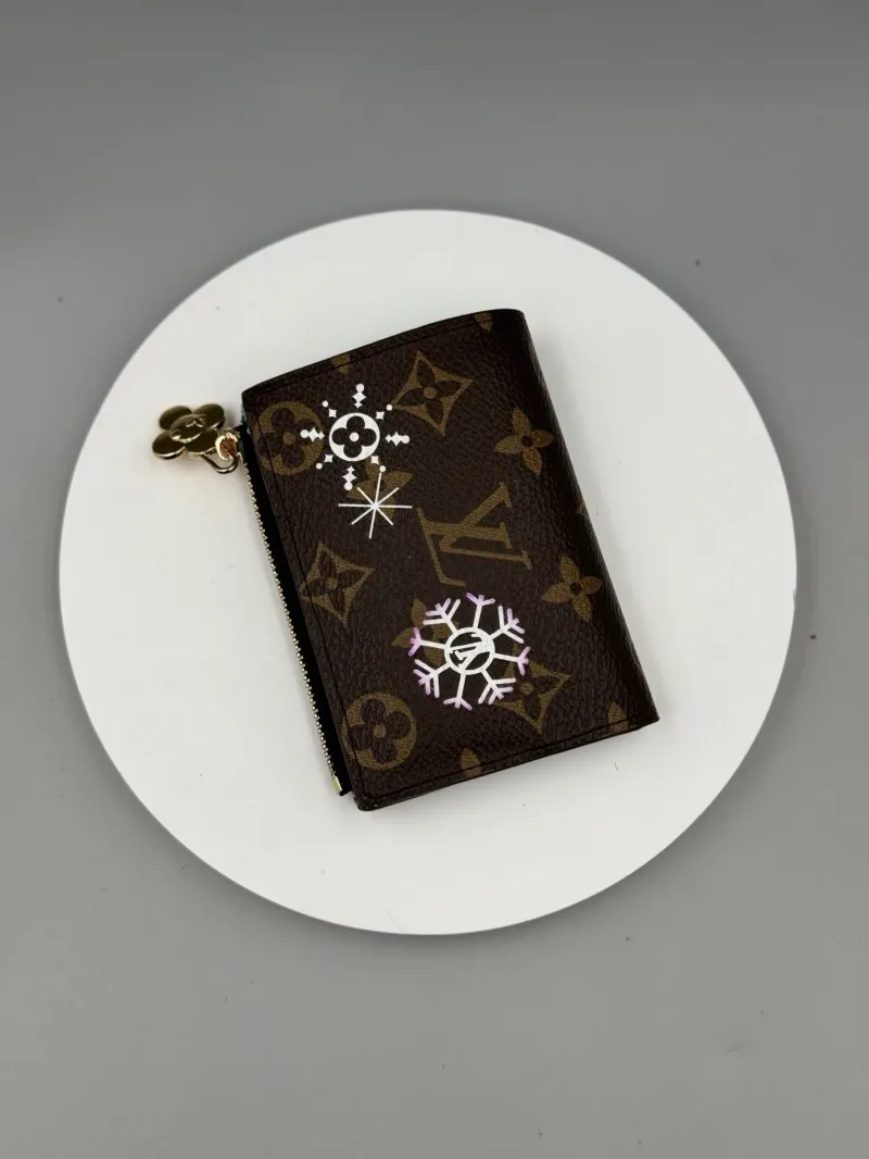 Alternative view of LV Wallets-61