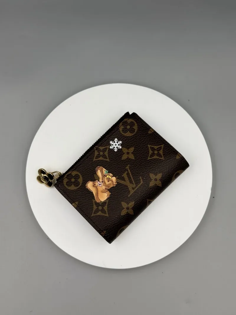 Alternative view of LV Wallets-62