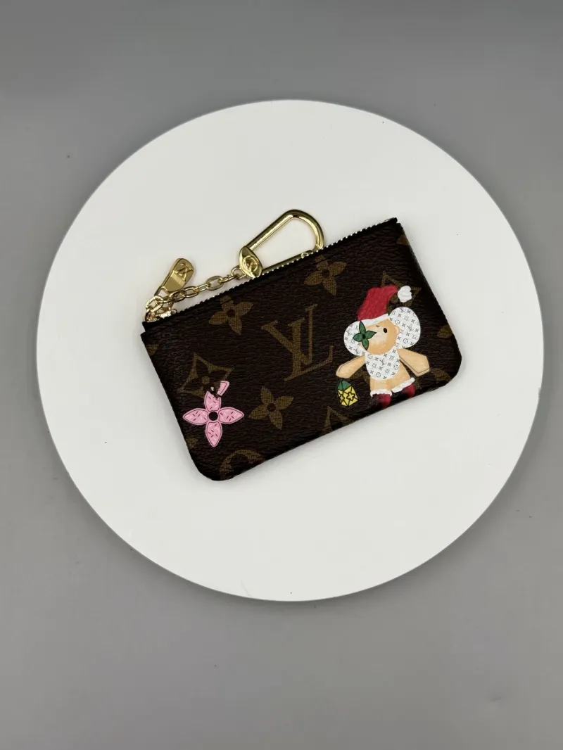 Alternative view of LV Wallets-63