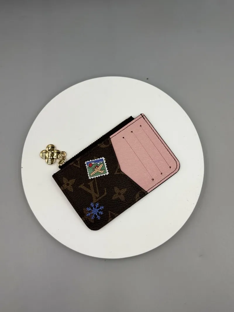 Alternative view of LV Wallets-66