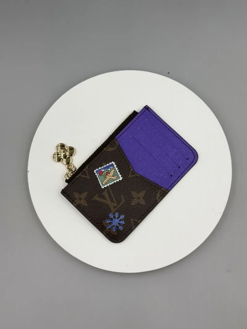 Alternative view of LV Wallets-67