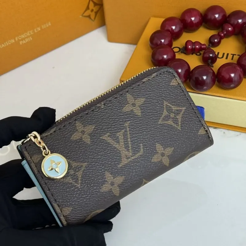 Alternative view of LV Wallets-68