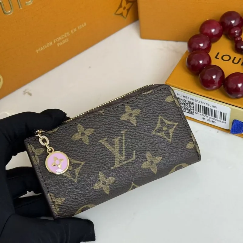 Alternative view of LV Wallets-69