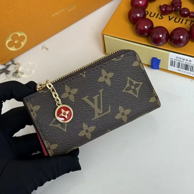 Alternative view of LV Wallets-70