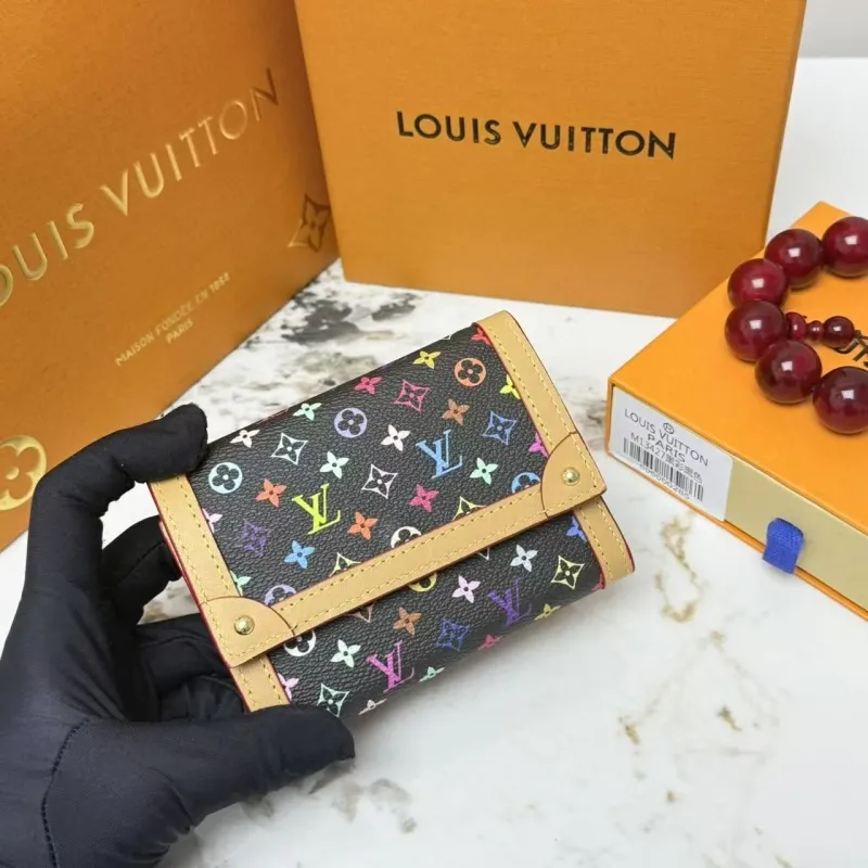 Alternative view of LV Wallets-77
