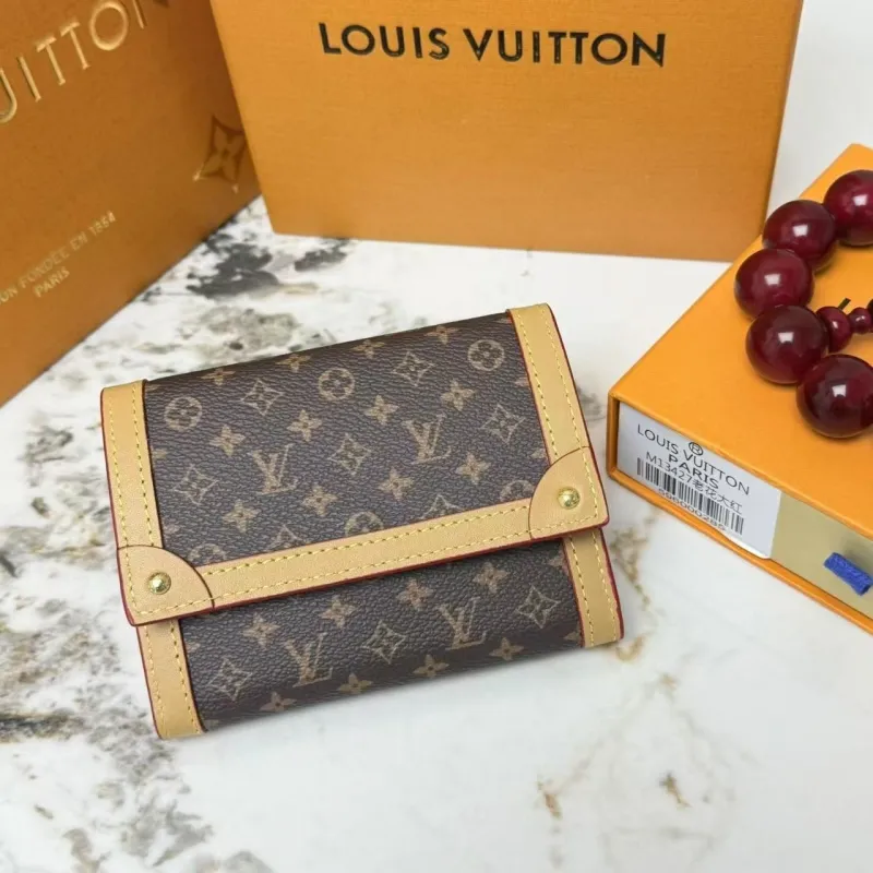 LV Wallets-78