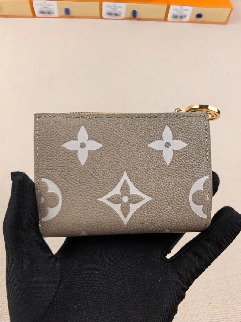 Alternative view of LV Wallets-88