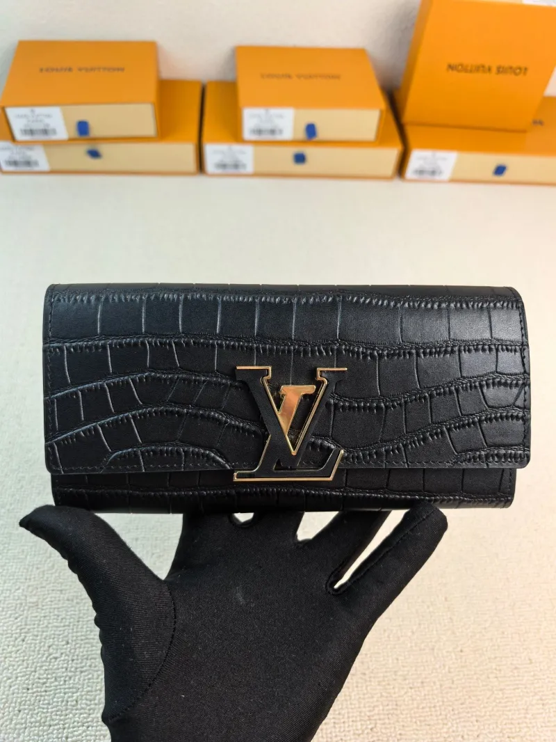 LV Wallets-89