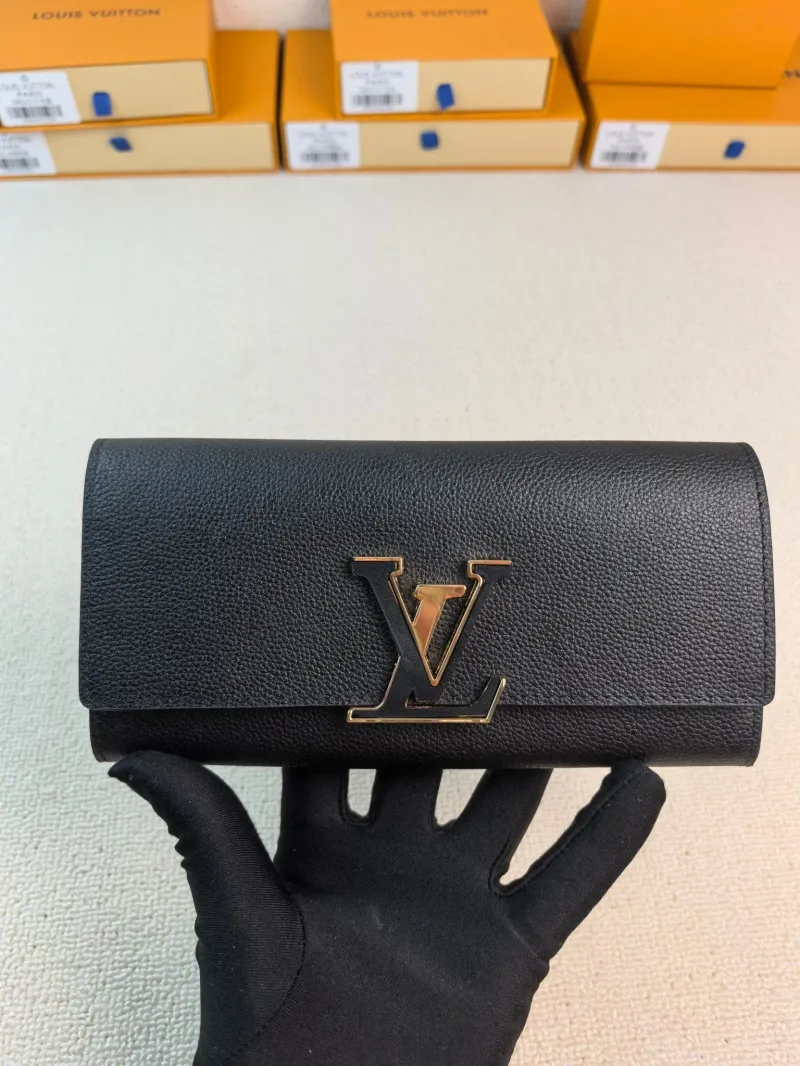LV Wallets-90