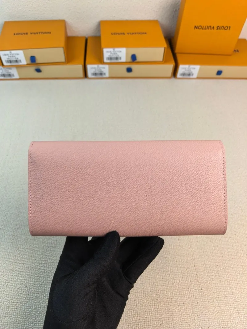 Alternative view of LV Wallets-92