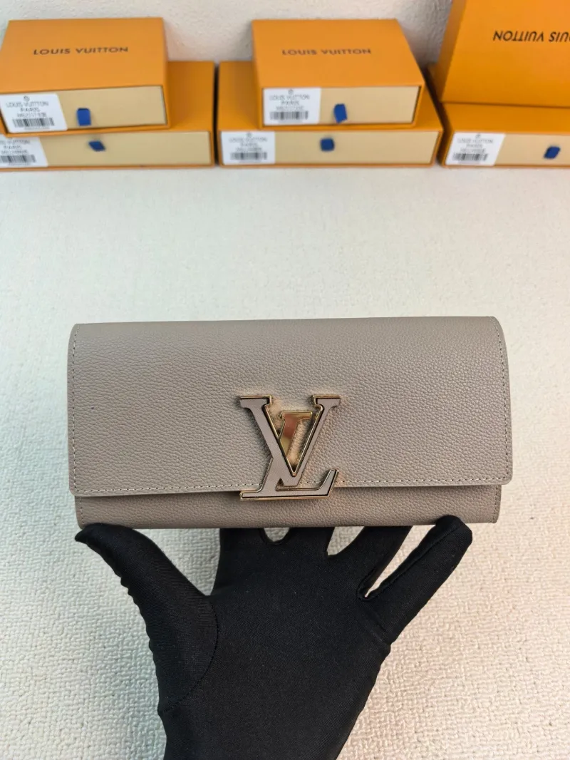 LV Wallets-93