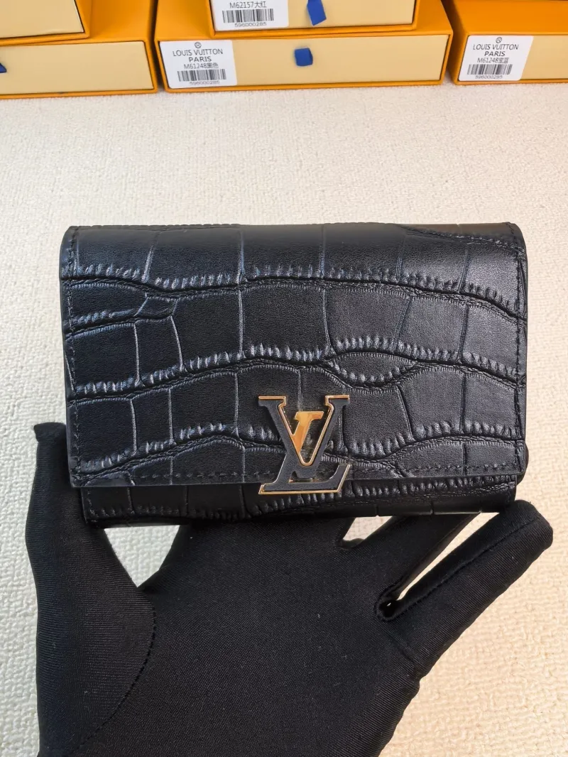 LV Wallets-95