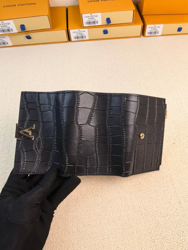 LV Wallets-95 - Image 3