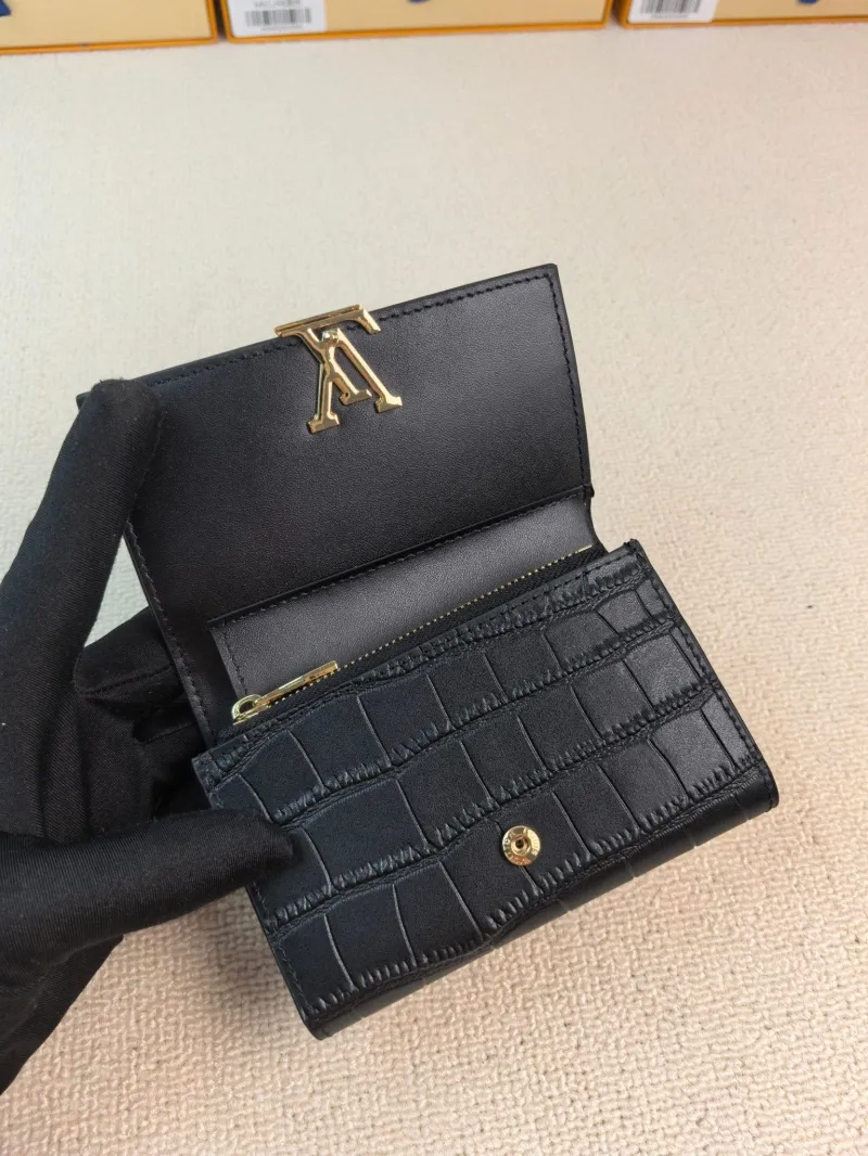 LV Wallets-95 - Image 7