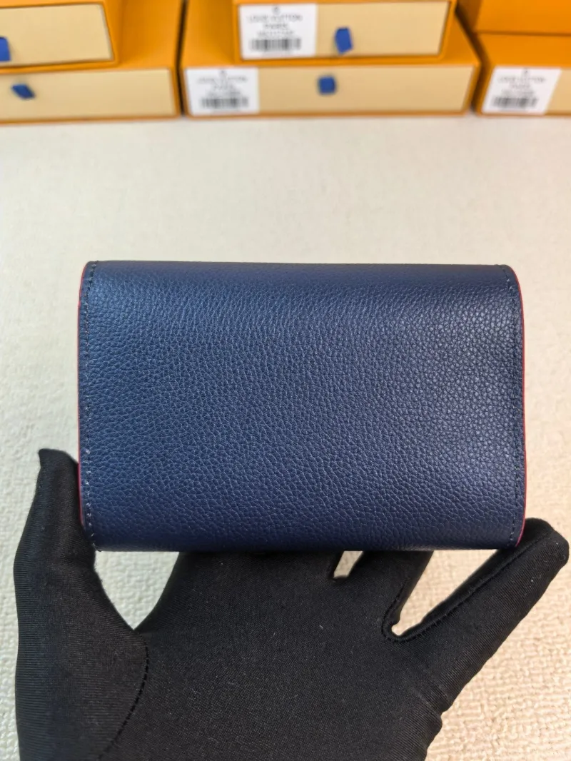 Alternative view of LV Wallets-97