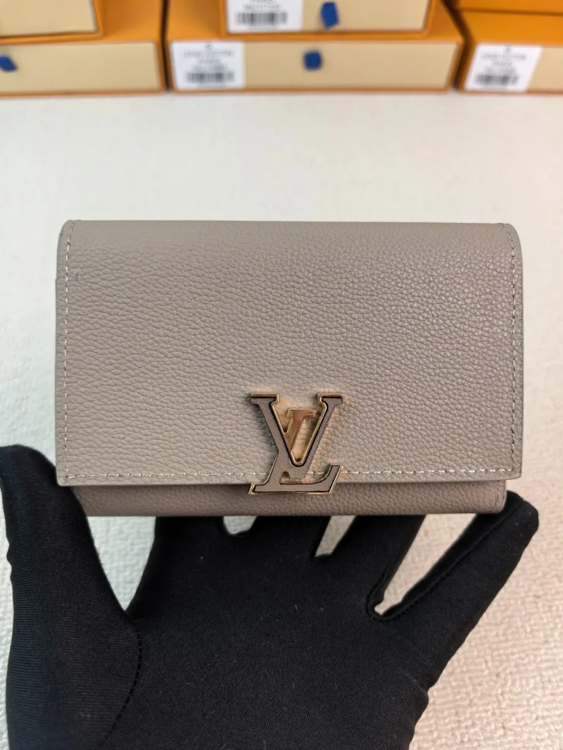 LV Wallets-98
