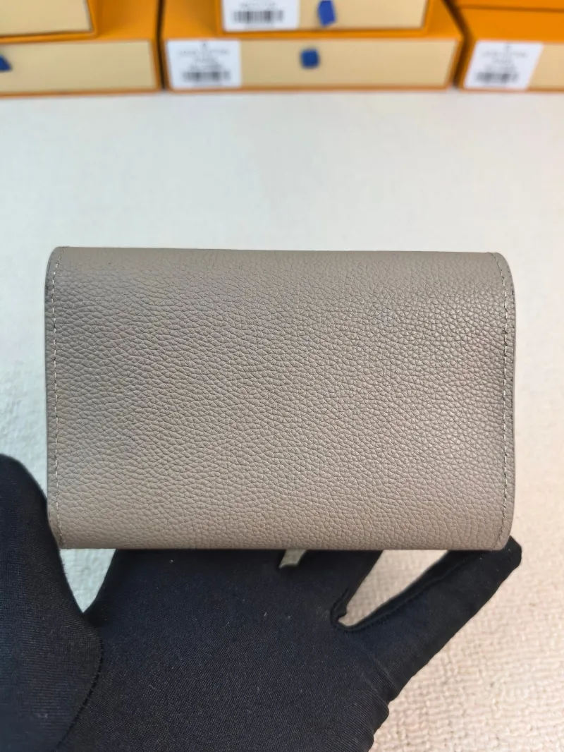 Alternative view of LV Wallets-98