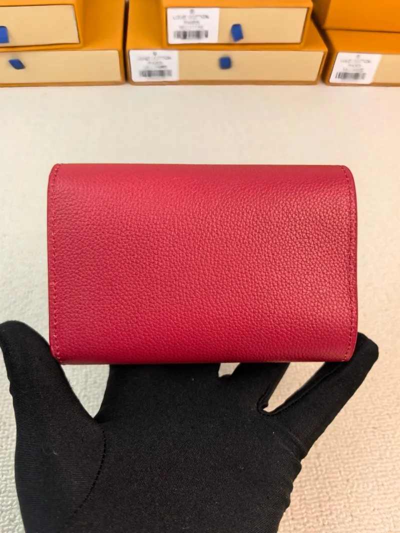 Alternative view of LV Wallets-99