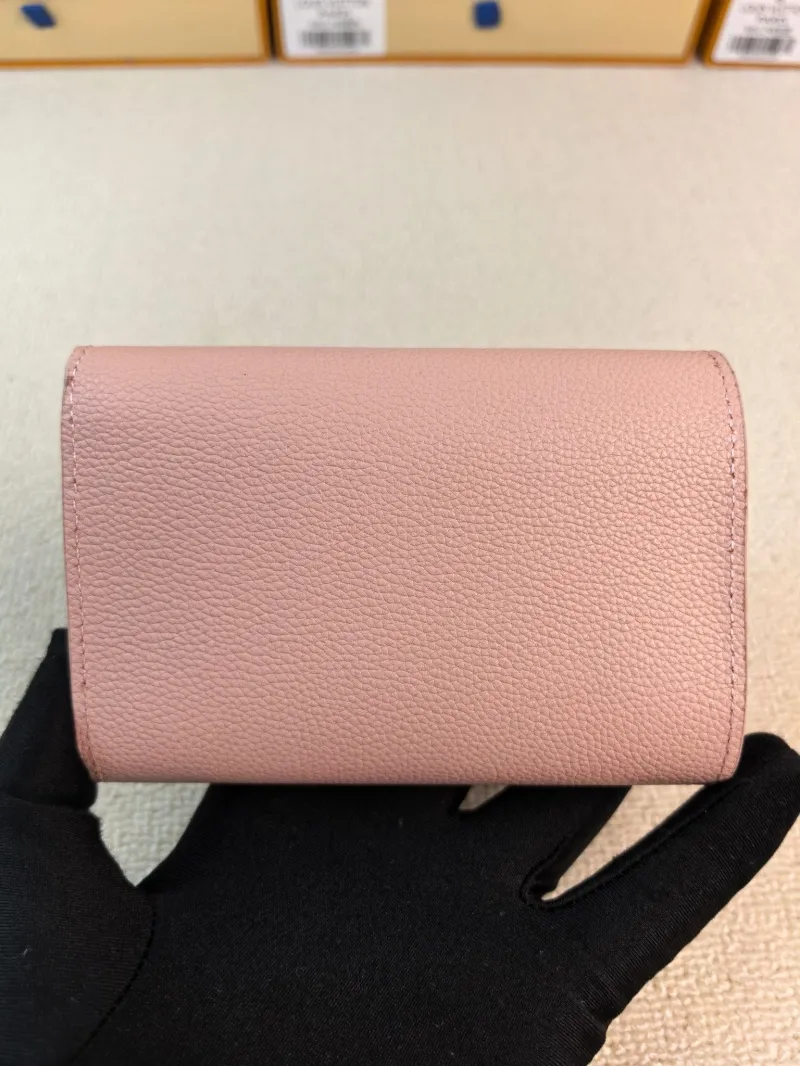 Alternative view of LV Wallets-100