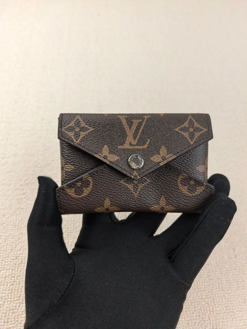 LV Wallets-101