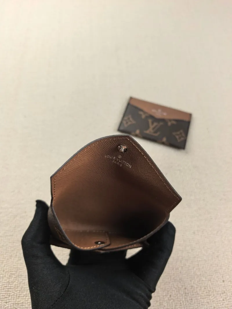 LV Wallets-101 - Image 5