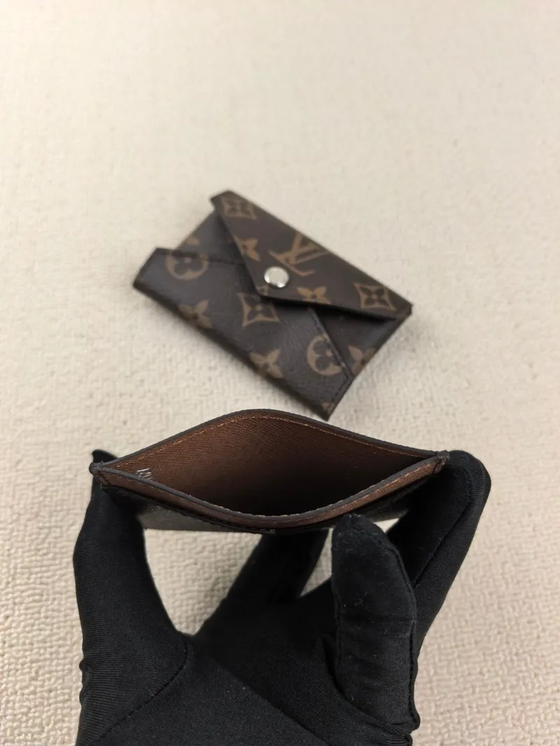 LV Wallets-101 - Image 8