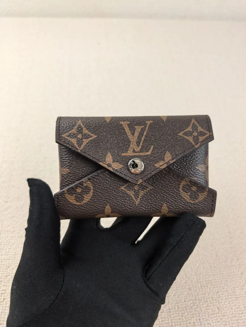 LV Wallets-103