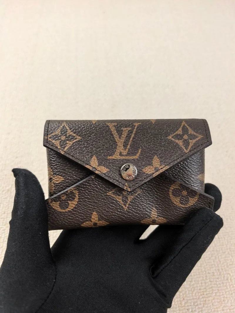 LV Wallets-104