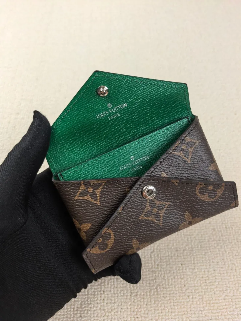 LV Wallets-105 - Image 3