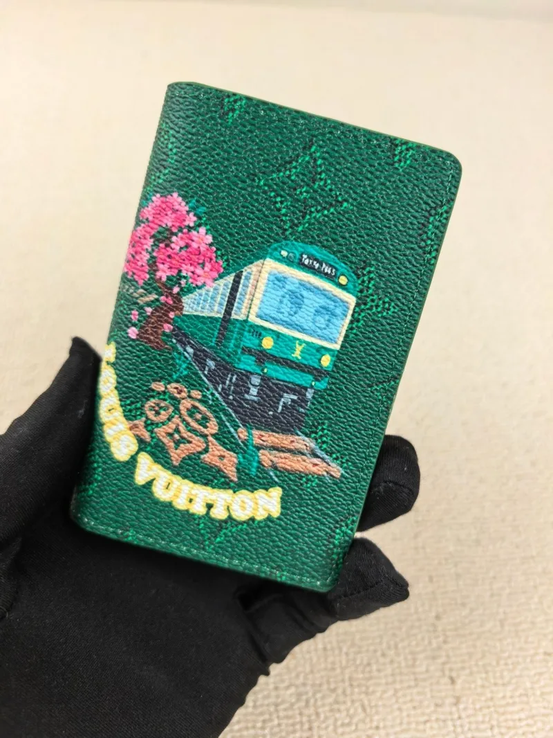 LV Wallets-110