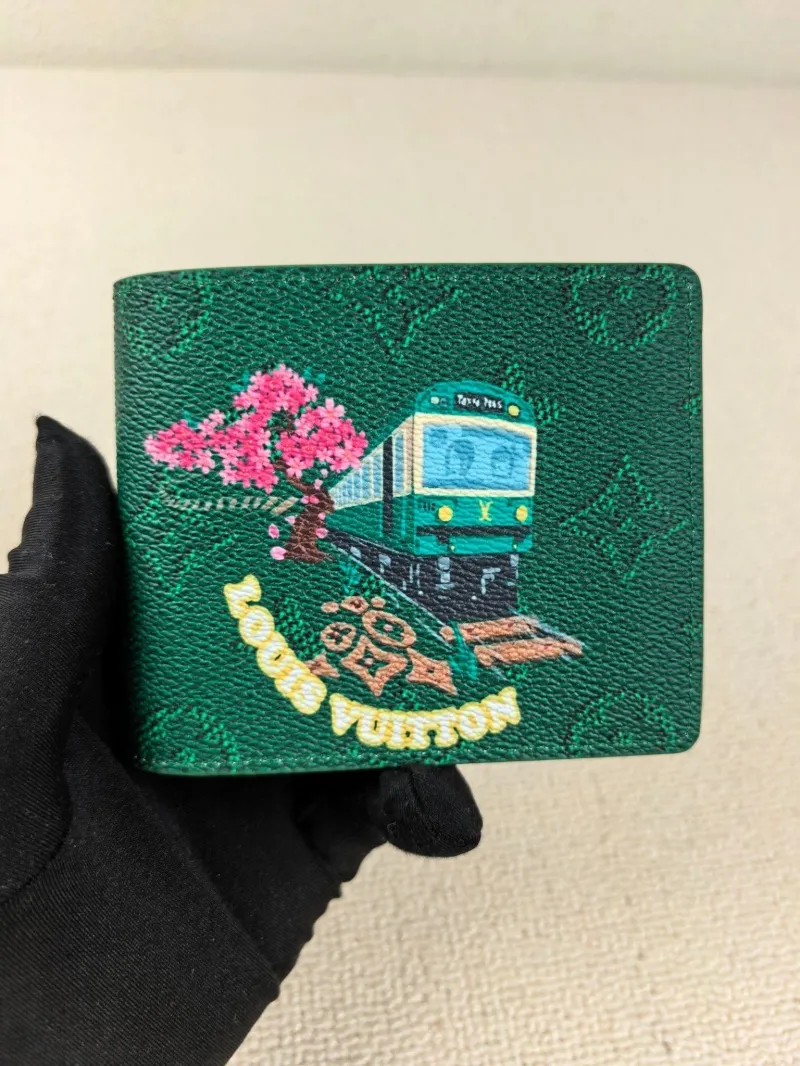 LV Wallets-112
