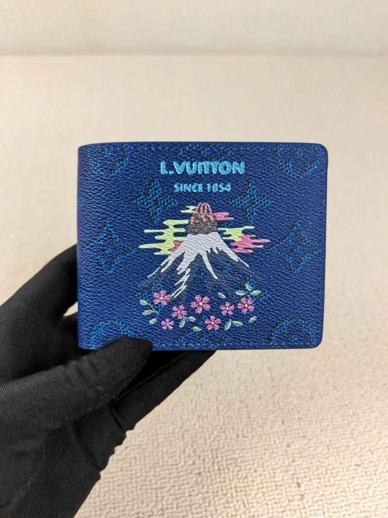 LV Wallets-113