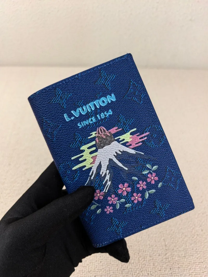 LV Wallets-115