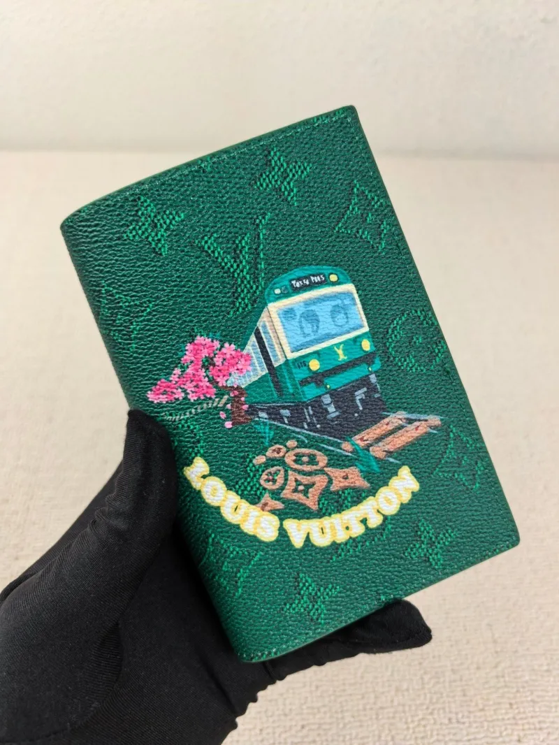 LV Wallets-116