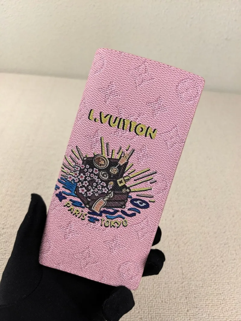 LV Wallets-117
