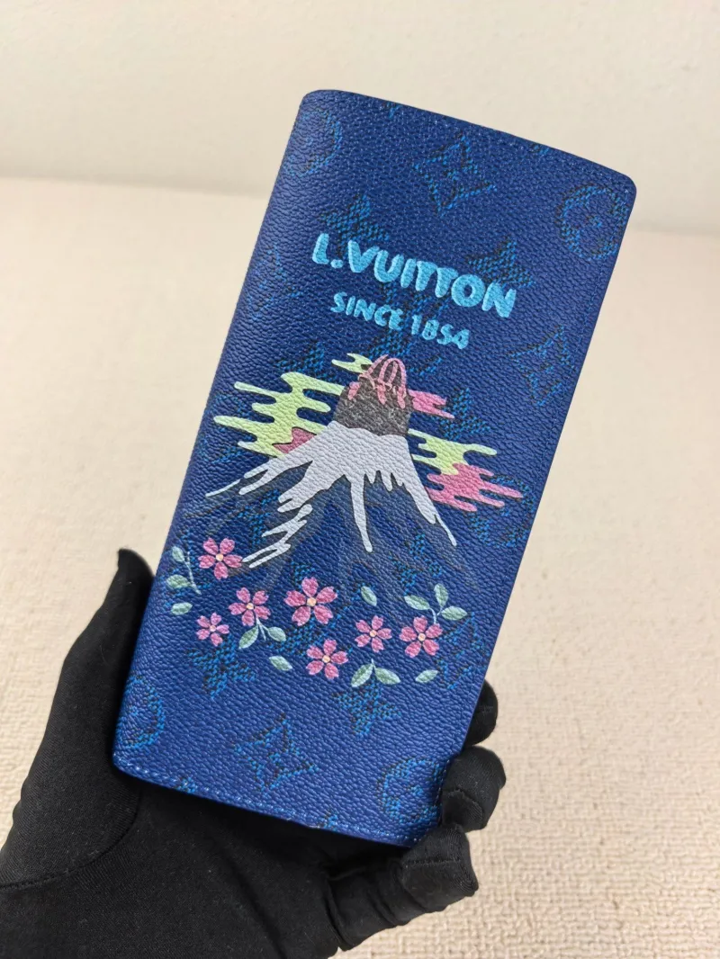 LV Wallets-118