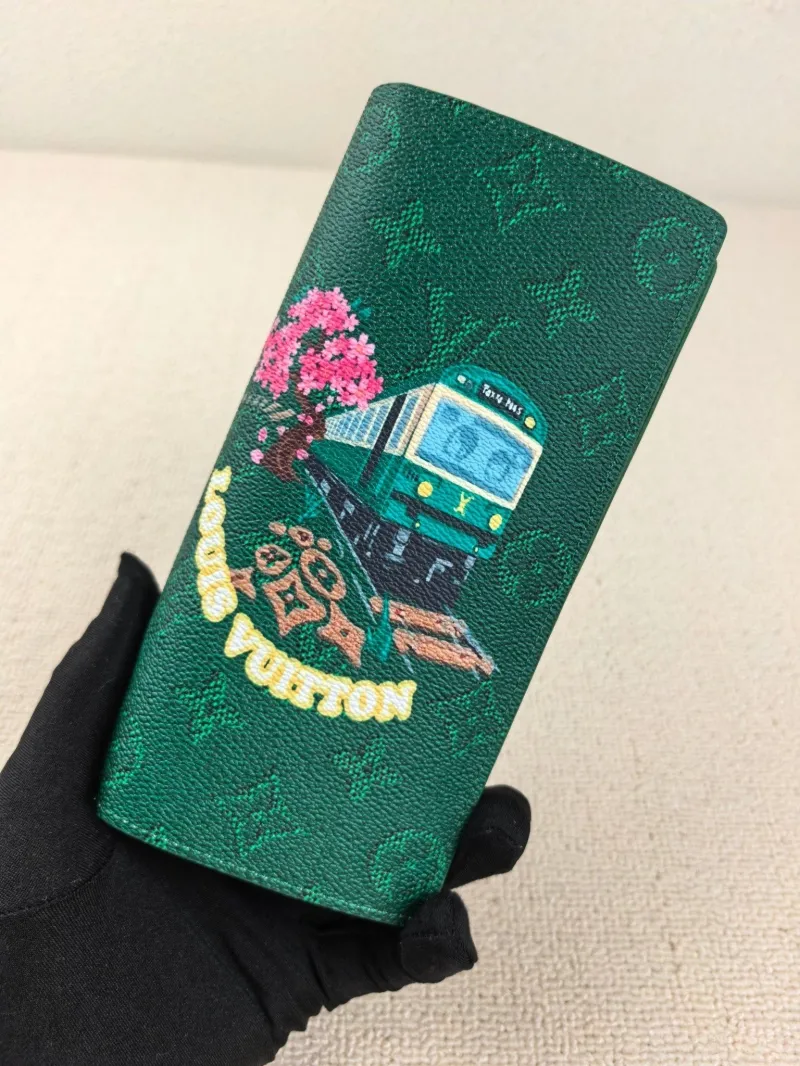 LV Wallets-119