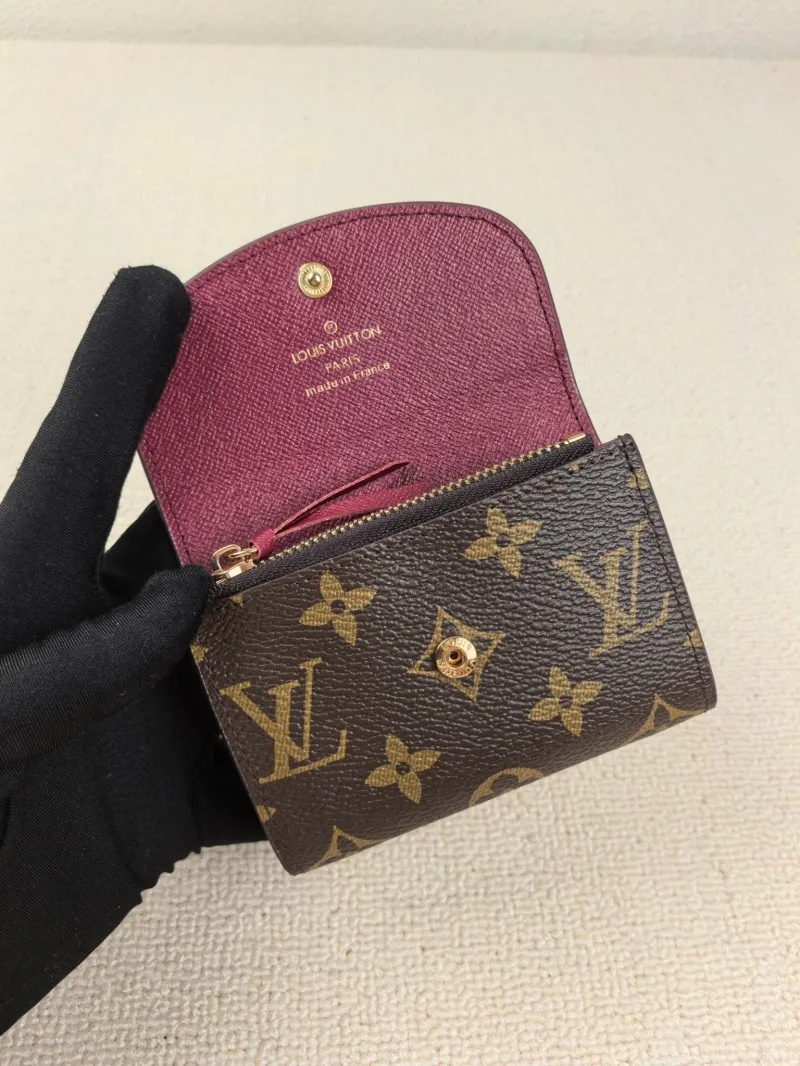 Alternative view of LV Wallets-120