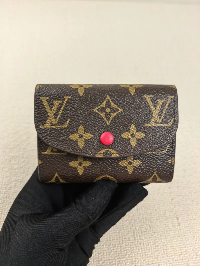 LV Wallets-121