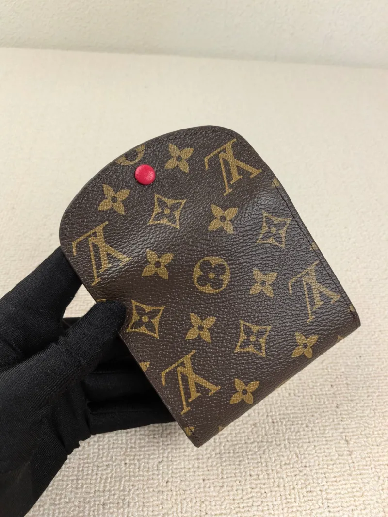 Alternative view of LV Wallets-121