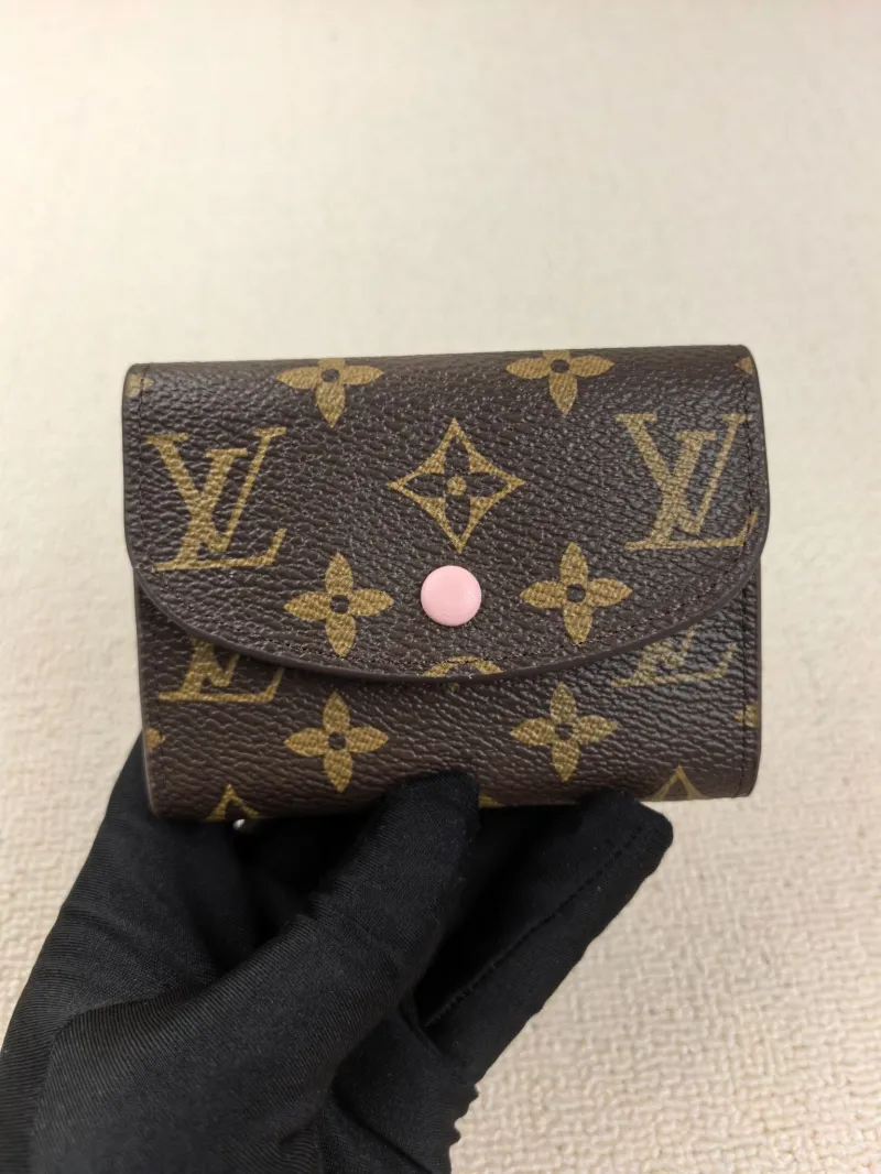 LV Wallets-122