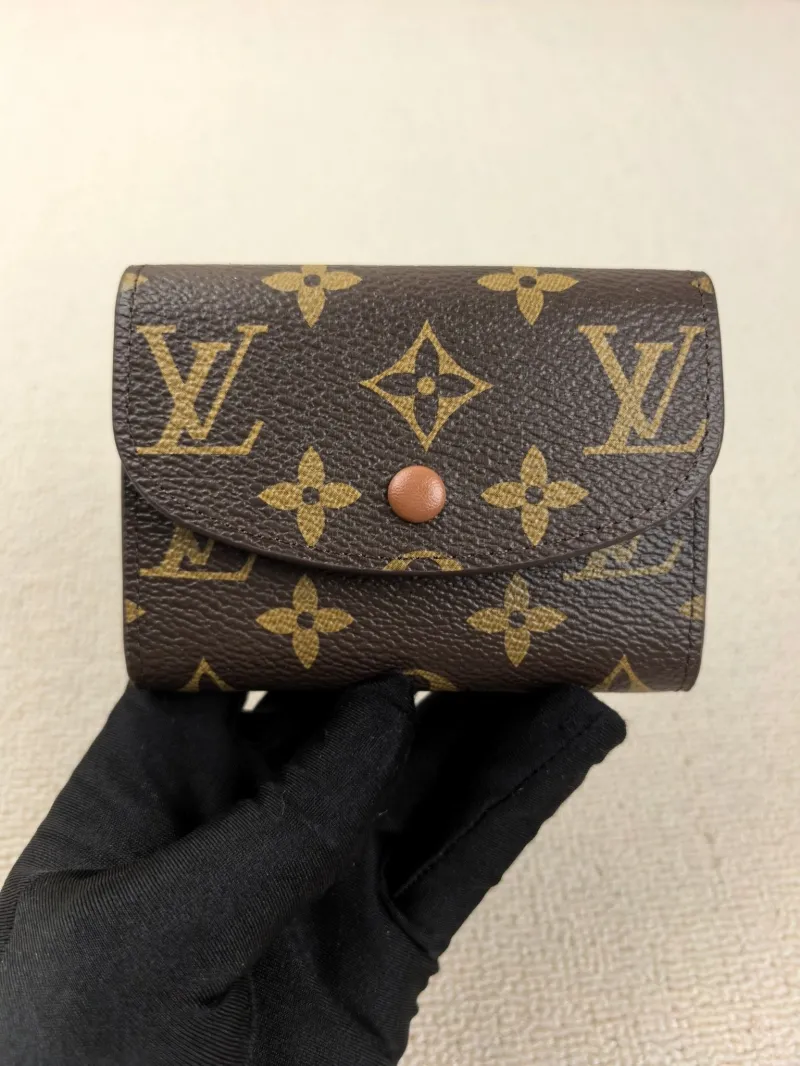 LV Wallets-124