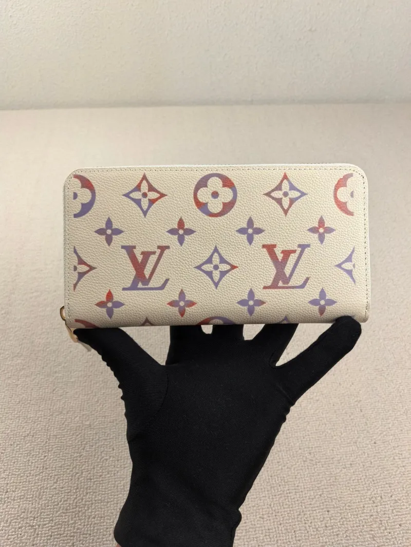 LV Wallets-125