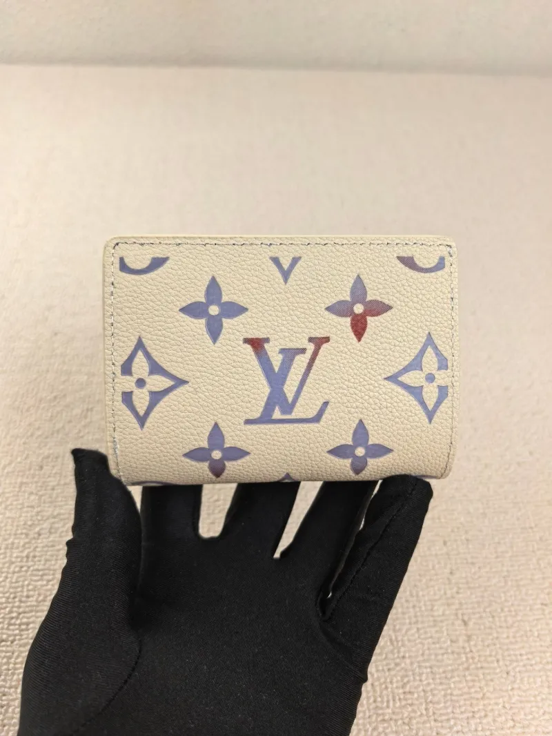 LV Wallets-127