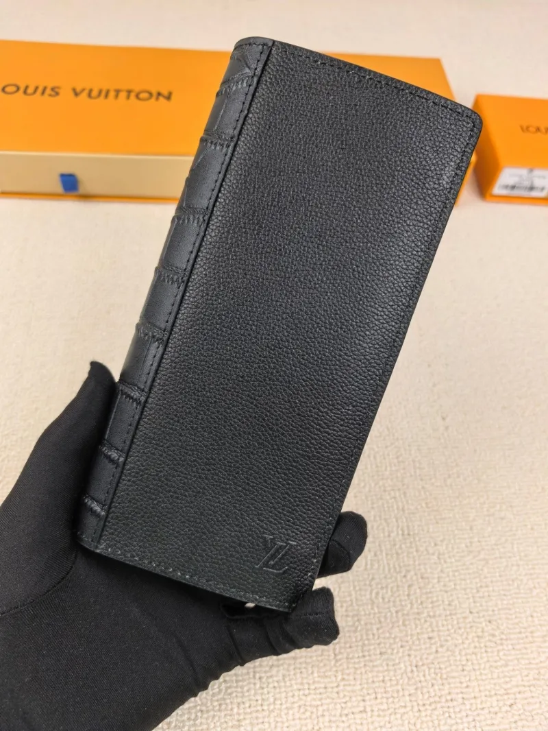 LV Wallets-128