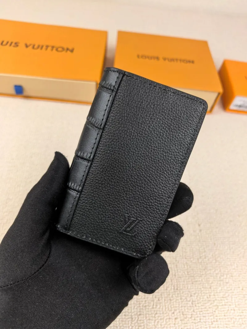 LV Wallets-129