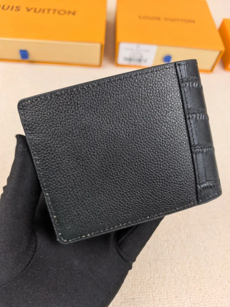 Alternative view of LV Wallets-130