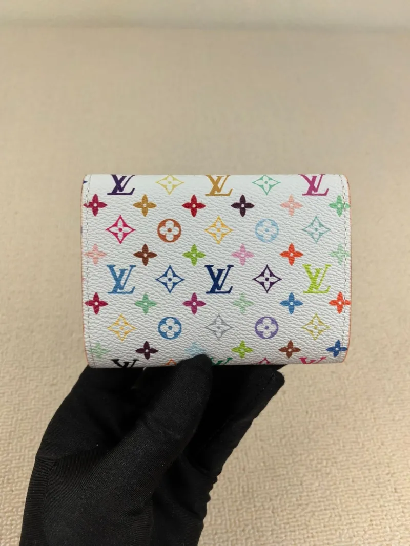 Alternative view of LV Wallets-132