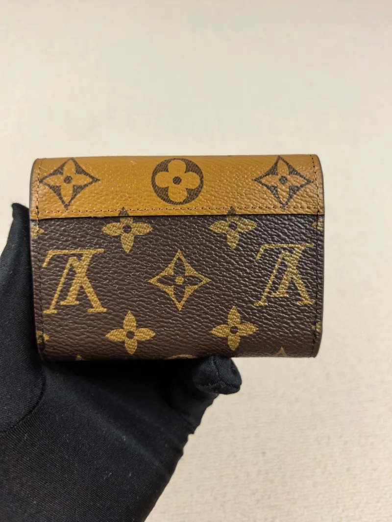 Alternative view of LV Wallets-133