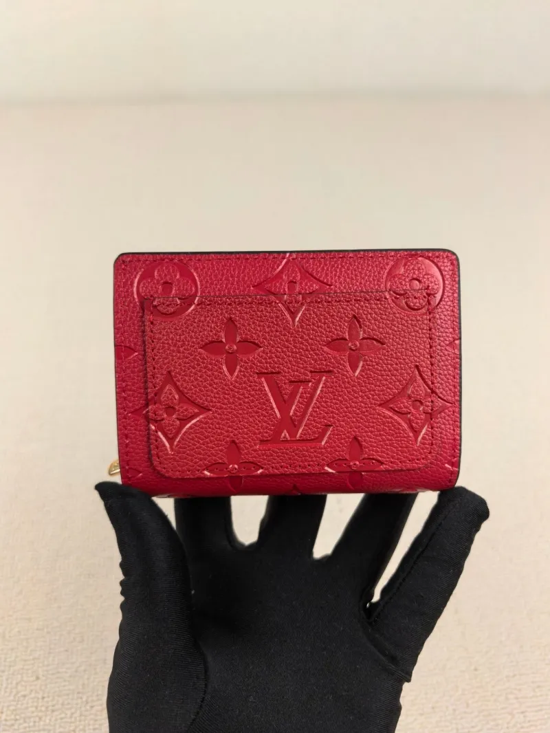 LV Wallets-148